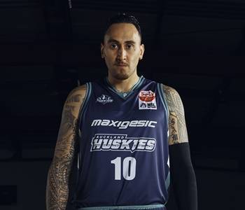 https://img.wuj1n9.cn/img/basketball/player/2d74ed60d9cdb1b20081b2397561f299.png